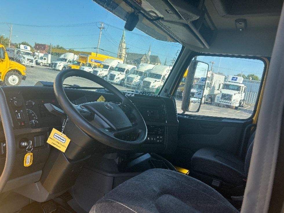 Sleeper Tractor-Heavy Duty Tractors-Volvo-2022-VNL64760-Moberly-MO-459,351\n\t\tmiles-$ 75,000 - Image 10