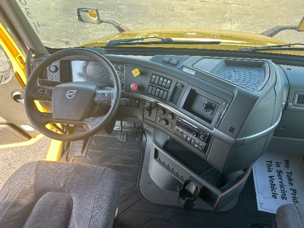 Sleeper Tractor-Heavy Duty Tractors-Volvo-2022-VNL64760-Moberly-MO-459,351\n\t\tmiles-$ 75,000 - Image 12