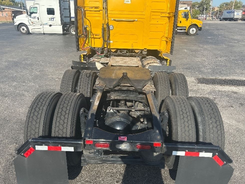 Sleeper Tractor-Heavy Duty Tractors-Volvo-2022-VNL64760-Moberly-MO-459,351\n\t\tmiles-$ 75,000 - Image 6