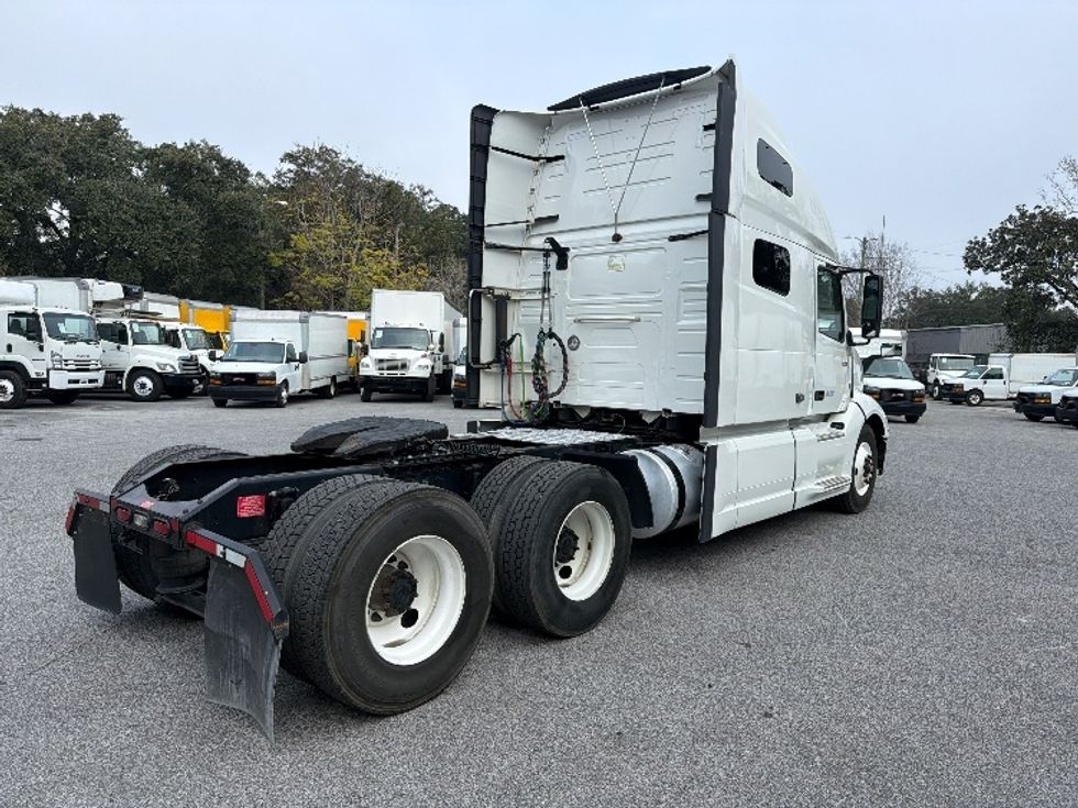 Sleeper Tractor-Heavy Duty Tractors-Volvo-2022-VNL64760-Mobile-AL-415,344\n\t\tmiles-$ 79,000 - Image 7