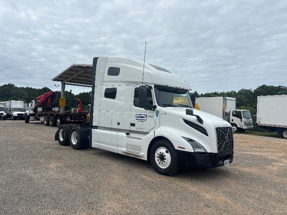 Sleeper Tractor-Heavy Duty Tractors-Volvo-2022-VNL64760-Mobile-AL-458,356\n\t\tmiles-$ 84,750 - Image 1