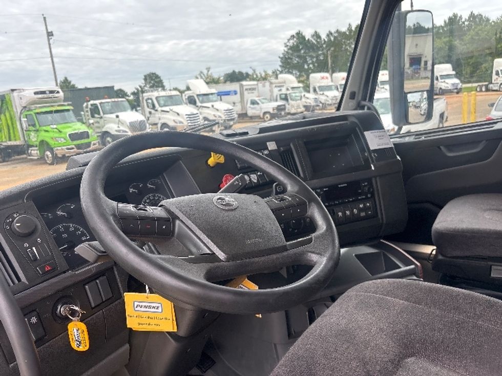 Sleeper Tractor-Heavy Duty Tractors-Volvo-2022-VNL64760-Mobile-AL-458,356\n\t\tmiles-$ 84,750 - Image 10