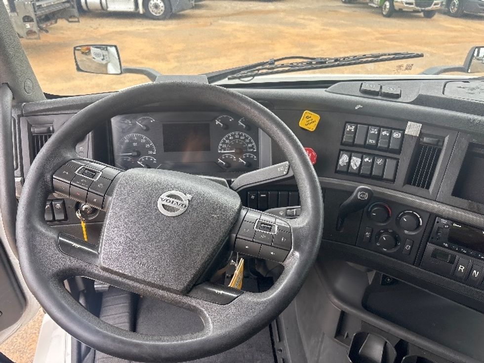 Sleeper Tractor-Heavy Duty Tractors-Volvo-2022-VNL64760-Mobile-AL-458,356\n\t\tmiles-$ 84,750 - Image 11
