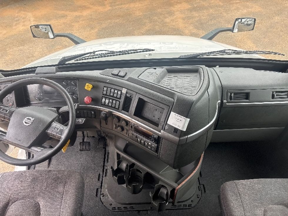 Sleeper Tractor-Heavy Duty Tractors-Volvo-2022-VNL64760-Mobile-AL-458,356\n\t\tmiles-$ 84,750 - Image 12