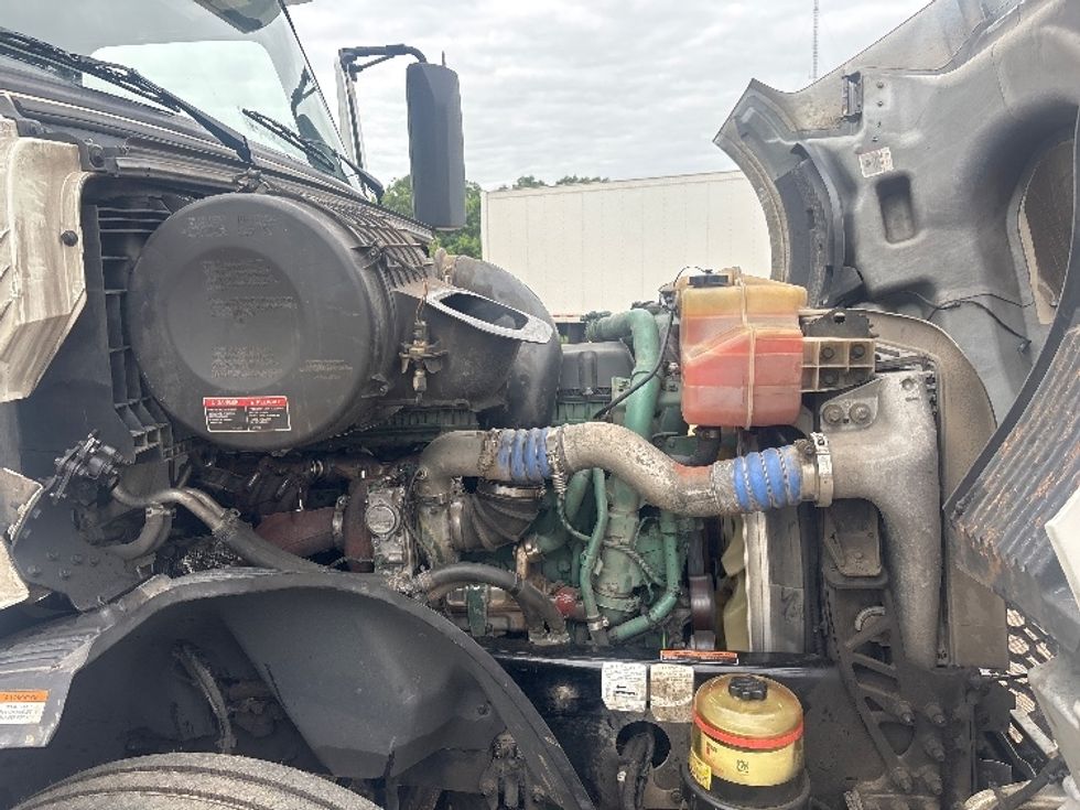 Sleeper Tractor-Heavy Duty Tractors-Volvo-2022-VNL64760-Mobile-AL-458,356\n\t\tmiles-$ 84,750 - Image 20