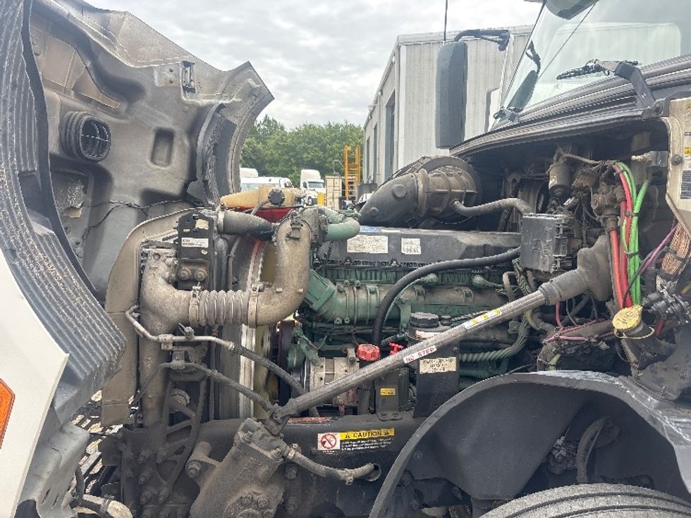 Sleeper Tractor-Heavy Duty Tractors-Volvo-2022-VNL64760-Mobile-AL-458,356\n\t\tmiles-$ 84,750 - Image 21