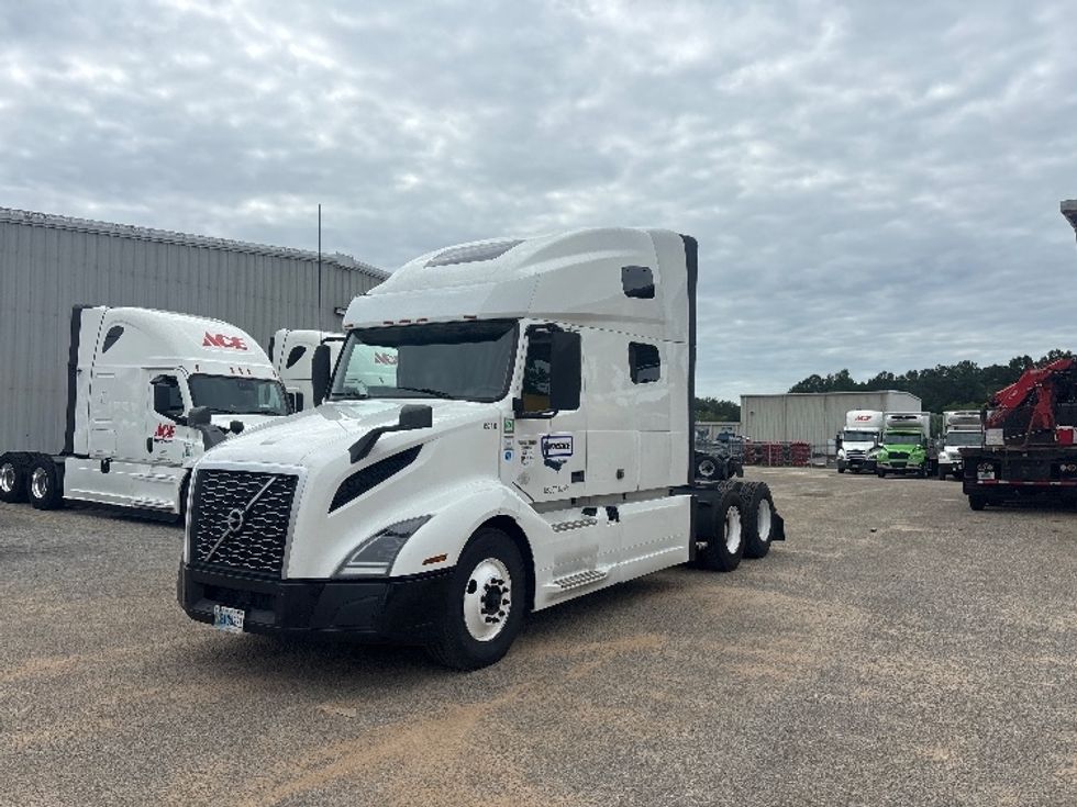 Sleeper Tractor-Heavy Duty Tractors-Volvo-2022-VNL64760-Mobile-AL-458,356\n\t\tmiles-$ 84,750 - Image 3
