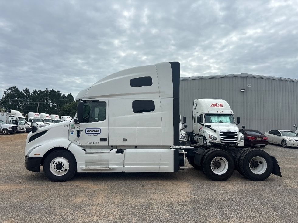 Sleeper Tractor-Heavy Duty Tractors-Volvo-2022-VNL64760-Mobile-AL-458,356\n\t\tmiles-$ 84,750 - Image 4