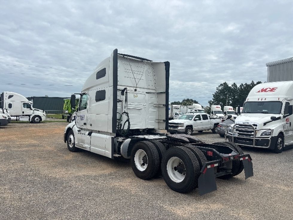 Sleeper Tractor-Heavy Duty Tractors-Volvo-2022-VNL64760-Mobile-AL-458,356\n\t\tmiles-$ 84,750 - Image 5