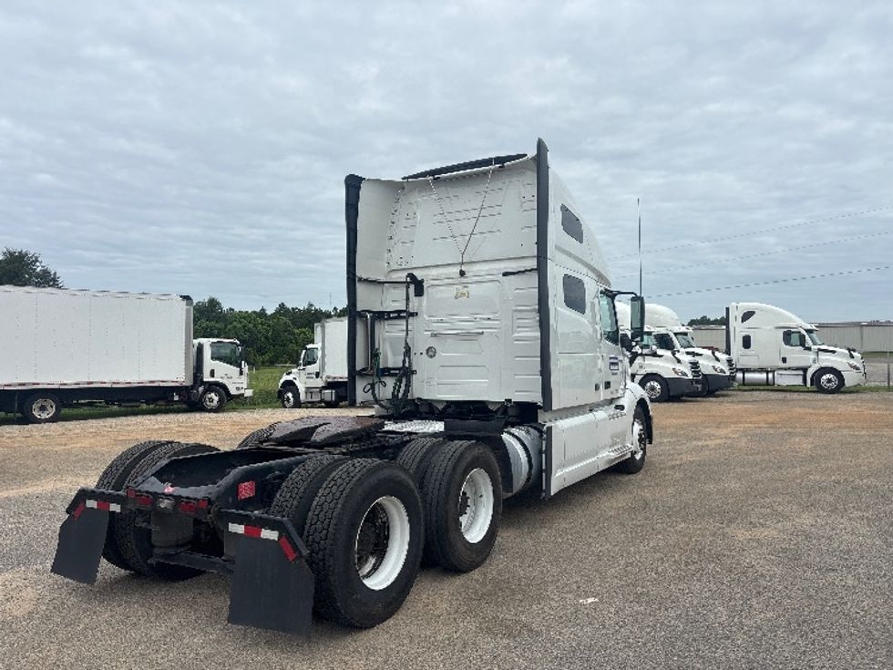 Sleeper Tractor-Heavy Duty Tractors-Volvo-2022-VNL64760-Mobile-AL-458,356\n\t\tmiles-$ 84,750 - Image 7