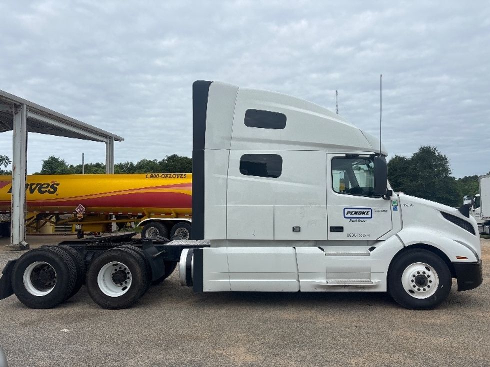 Sleeper Tractor-Heavy Duty Tractors-Volvo-2022-VNL64760-Mobile-AL-458,356\n\t\tmiles-$ 84,750 - Image 8