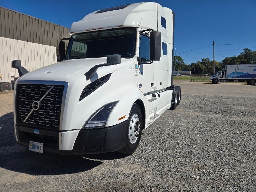 Sleeper Tractor-Heavy Duty Tractors-Volvo-2022-VNL64760-Monroe-LA-412,452\n\t\tmiles-$ 90,250 - Image 3