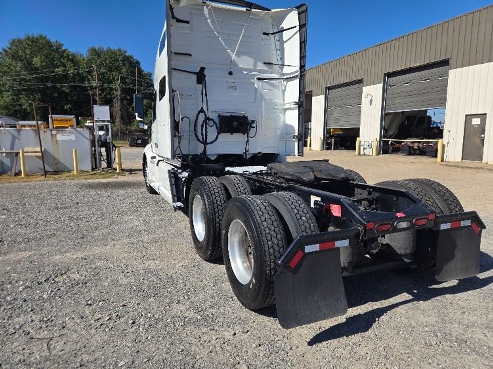 Sleeper Tractor-Heavy Duty Tractors-Volvo-2022-VNL64760-Monroe-LA-412,452\n\t\tmiles-$ 90,250 - Image 5