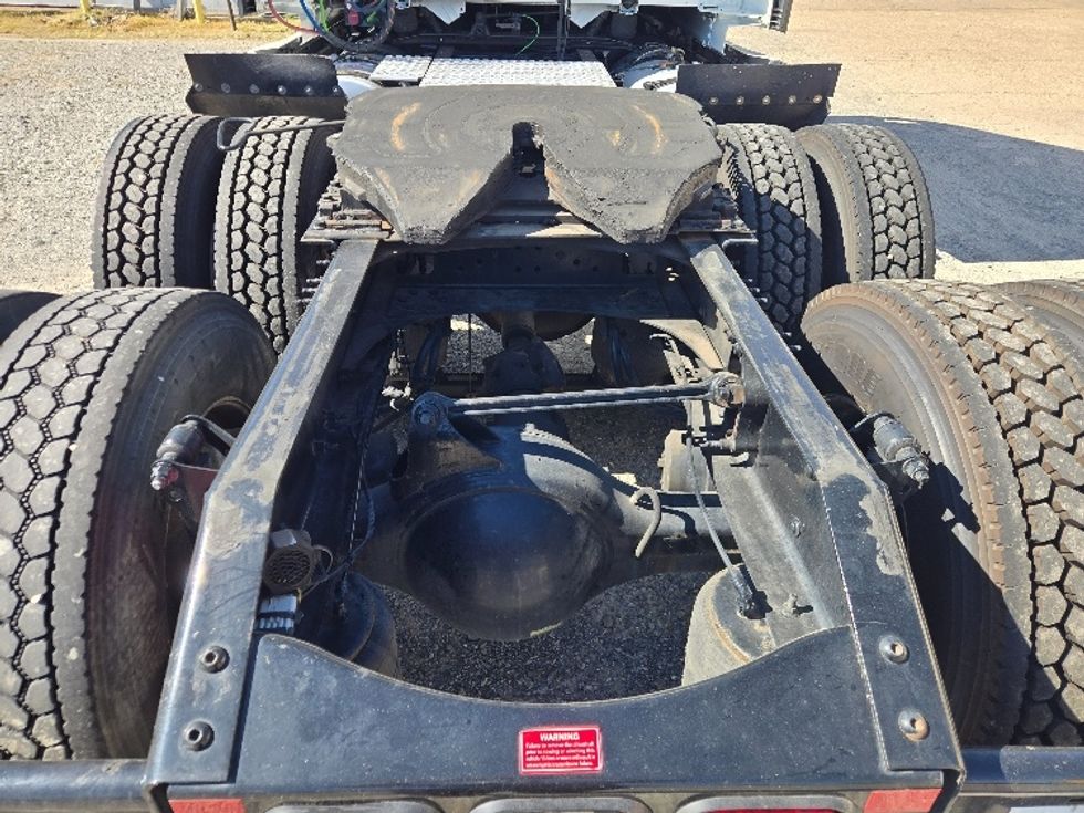 Sleeper Tractor-Heavy Duty Tractors-Volvo-2022-VNL64760-Monroe-LA-412,452\n\t\tmiles-$ 90,250 - Image 6
