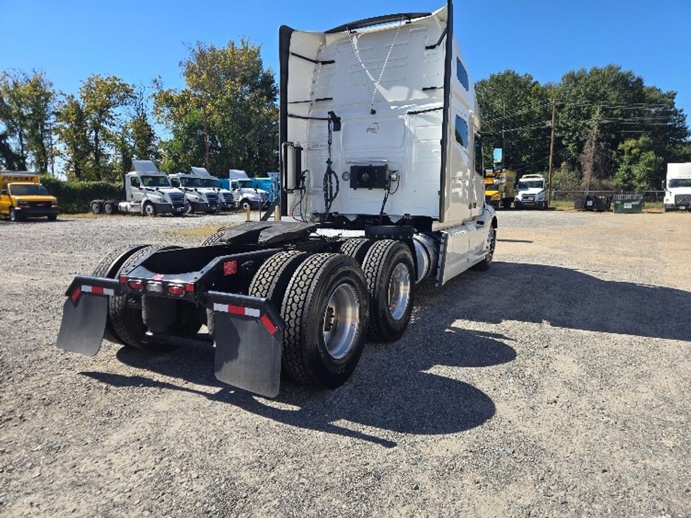 Sleeper Tractor-Heavy Duty Tractors-Volvo-2022-VNL64760-Monroe-LA-412,452\n\t\tmiles-$ 90,250 - Image 7