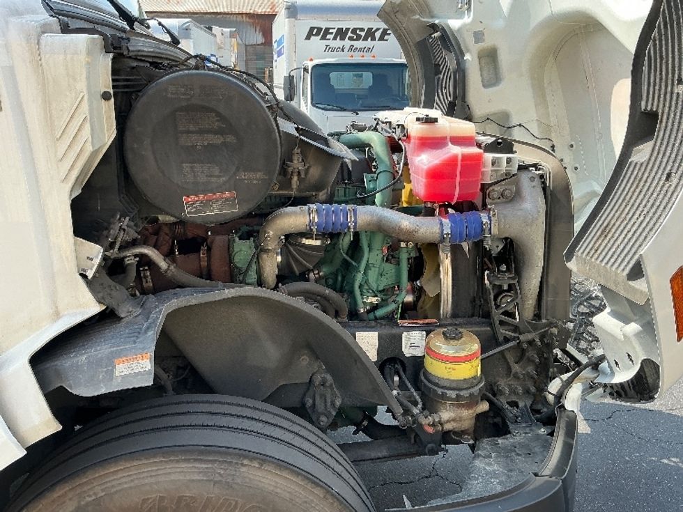 Sleeper Tractor-Heavy Duty Tractors-Volvo-2022-VNL64760-Montebello-CA-513,447\n\t\tmiles-$ 71,000 - Image 20