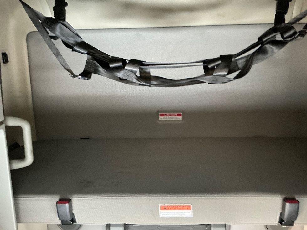 Sleeper Tractor-Heavy Duty Tractors-Volvo-2022-VNL64760-Montebello-CA-513,447\n\t\tmiles-$ 71,000 - Image 22