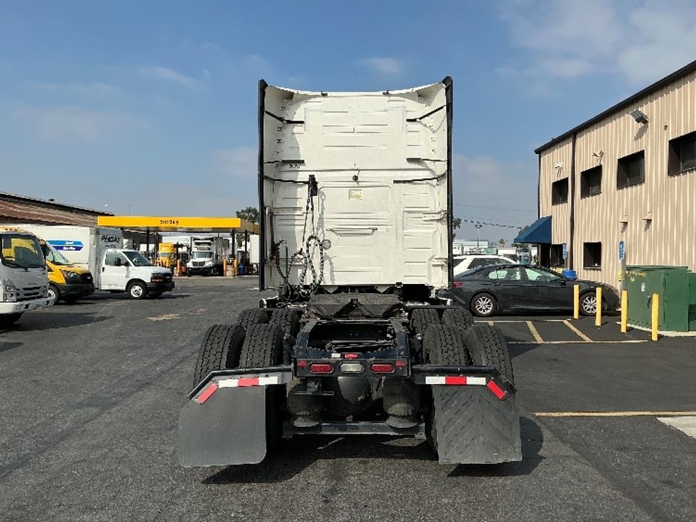 Sleeper Tractor-Heavy Duty Tractors-Volvo-2022-VNL64760-Montebello-CA-513,447\n\t\tmiles-$ 71,000 - Image 24