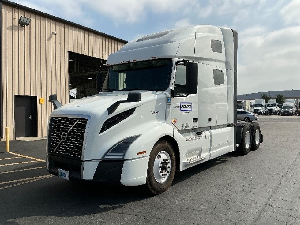 Sleeper Tractor-Heavy Duty Tractors-Volvo-2022-VNL64760-Montebello-CA-513,447\n\t\tmiles-$ 71,000 - Image 3