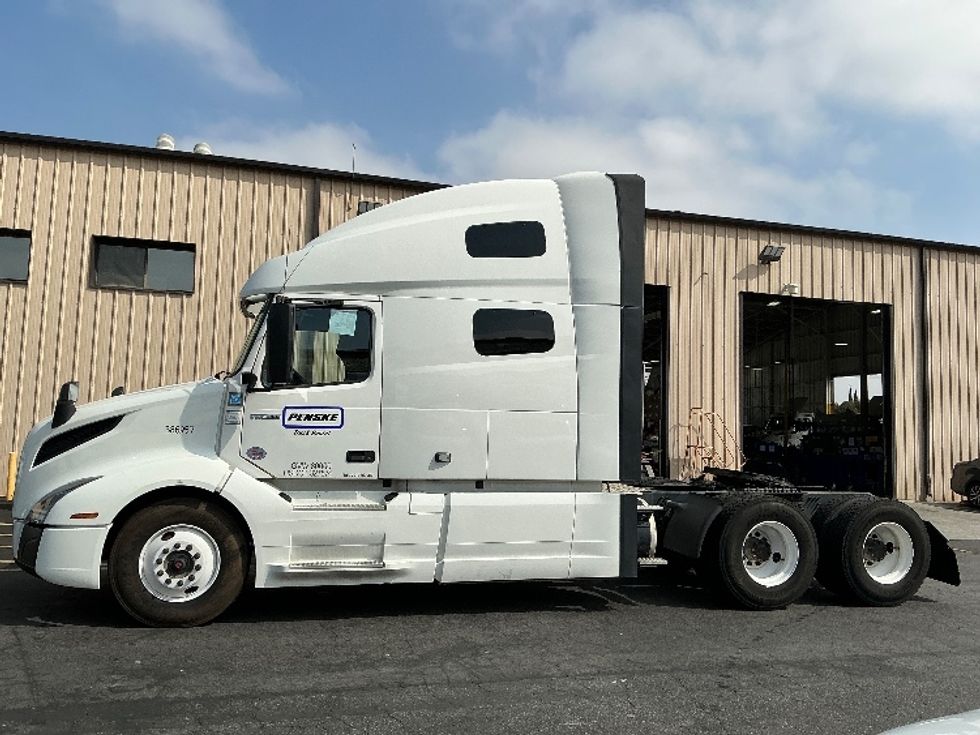 Sleeper Tractor-Heavy Duty Tractors-Volvo-2022-VNL64760-Montebello-CA-513,447\n\t\tmiles-$ 71,000 - Image 4