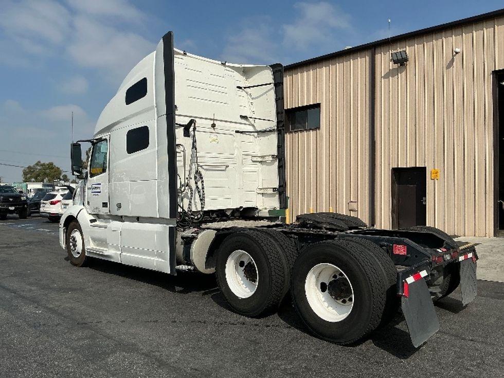 Sleeper Tractor-Heavy Duty Tractors-Volvo-2022-VNL64760-Montebello-CA-513,447\n\t\tmiles-$ 71,000 - Image 5