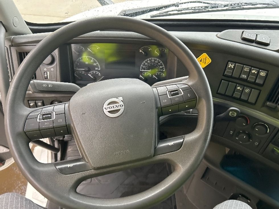 Sleeper Tractor-Heavy Duty Tractors-Volvo-2022-VNL64760-Montgomery-NY-222,743\n\t\tmiles-$ 91,750 - Image 10