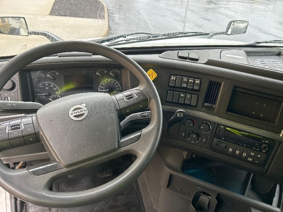 Sleeper Tractor-Heavy Duty Tractors-Volvo-2022-VNL64760-Montgomery-NY-222,743\n\t\tmiles-$ 91,750 - Image 11