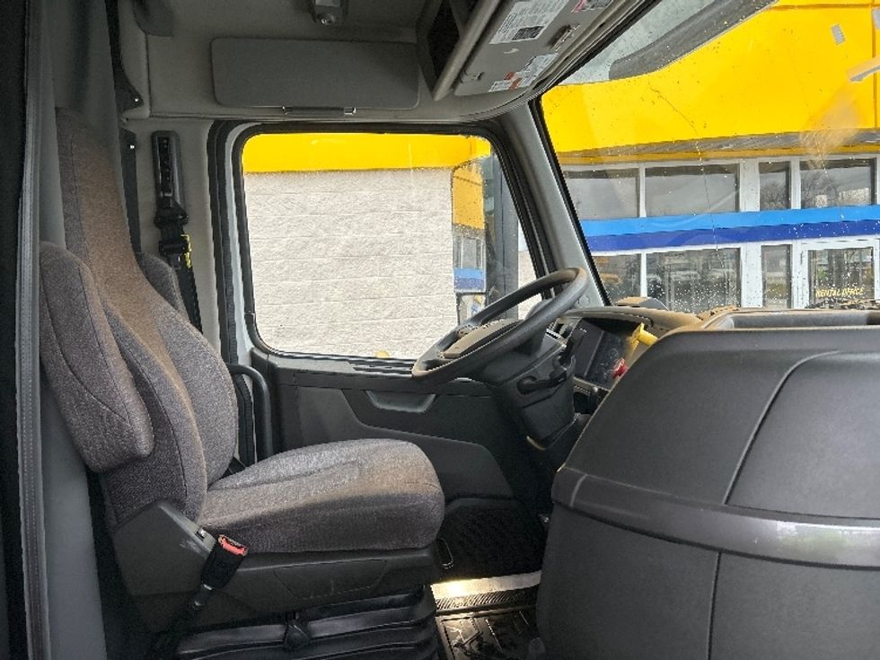 Sleeper Tractor-Heavy Duty Tractors-Volvo-2022-VNL64760-Montgomery-NY-222,743\n\t\tmiles-$ 91,750 - Image 15