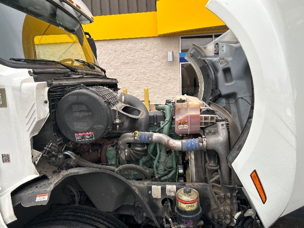 Sleeper Tractor-Heavy Duty Tractors-Volvo-2022-VNL64760-Montgomery-NY-222,743\n\t\tmiles-$ 91,750 - Image 20