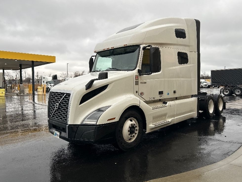Sleeper Tractor-Heavy Duty Tractors-Volvo-2022-VNL64760-Montgomery-NY-222,743\n\t\tmiles-$ 91,750 - Image 3