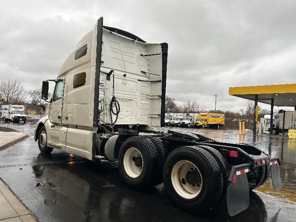 Sleeper Tractor-Heavy Duty Tractors-Volvo-2022-VNL64760-Montgomery-NY-222,743\n\t\tmiles-$ 91,750 - Image 5
