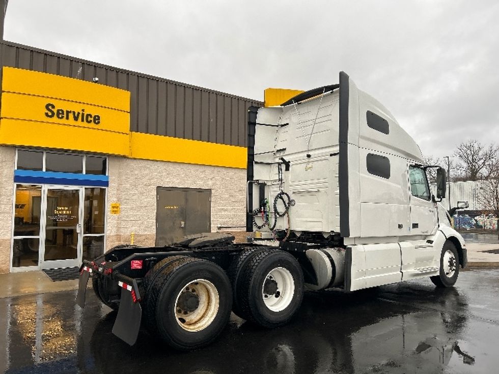 Sleeper Tractor-Heavy Duty Tractors-Volvo-2022-VNL64760-Montgomery-NY-222,743\n\t\tmiles-$ 91,750 - Image 7