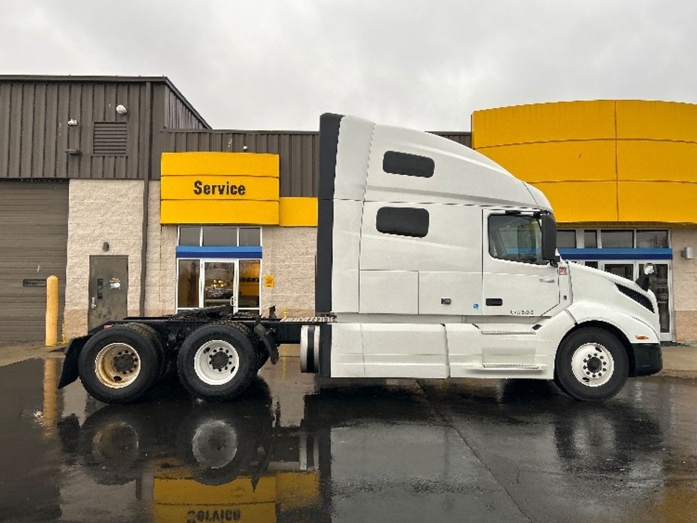 Sleeper Tractor-Heavy Duty Tractors-Volvo-2022-VNL64760-Montgomery-NY-222,743\n\t\tmiles-$ 91,750 - Image 8