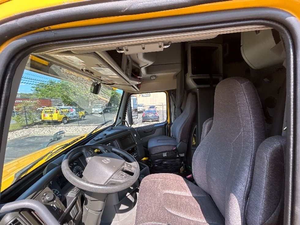 Sleeper Tractor-Heavy Duty Tractors-Volvo-2022-VNL64760-Montgomery-NY-260,738\n\t\tmiles-$ 89,250 - Image 10