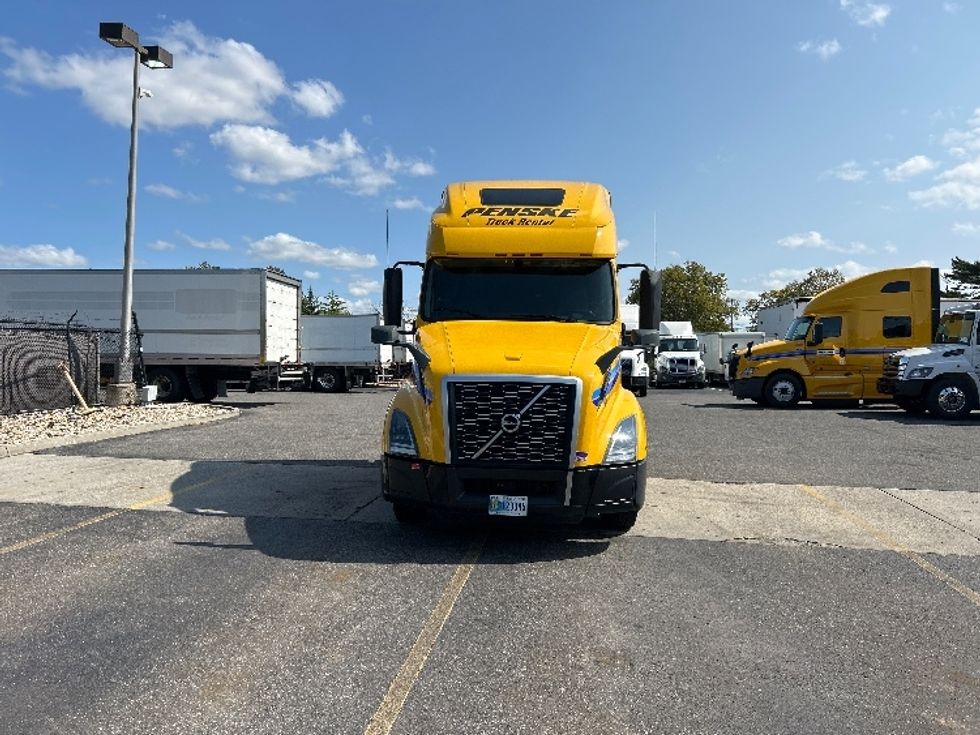 Sleeper Tractor-Heavy Duty Tractors-Volvo-2022-VNL64760-Montgomery-NY-260,738\n\t\tmiles-$ 89,250 - Image 2
