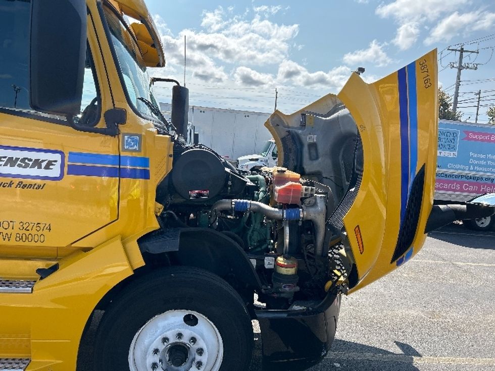 Sleeper Tractor-Heavy Duty Tractors-Volvo-2022-VNL64760-Montgomery-NY-260,738\n\t\tmiles-$ 89,250 - Image 20