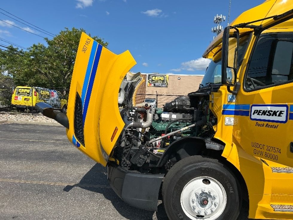 Sleeper Tractor-Heavy Duty Tractors-Volvo-2022-VNL64760-Montgomery-NY-260,738\n\t\tmiles-$ 89,250 - Image 21