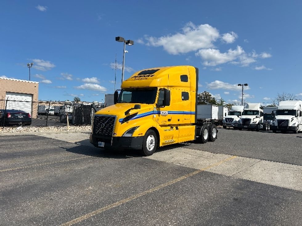 Sleeper Tractor-Heavy Duty Tractors-Volvo-2022-VNL64760-Montgomery-NY-260,738\n\t\tmiles-$ 89,250 - Image 3