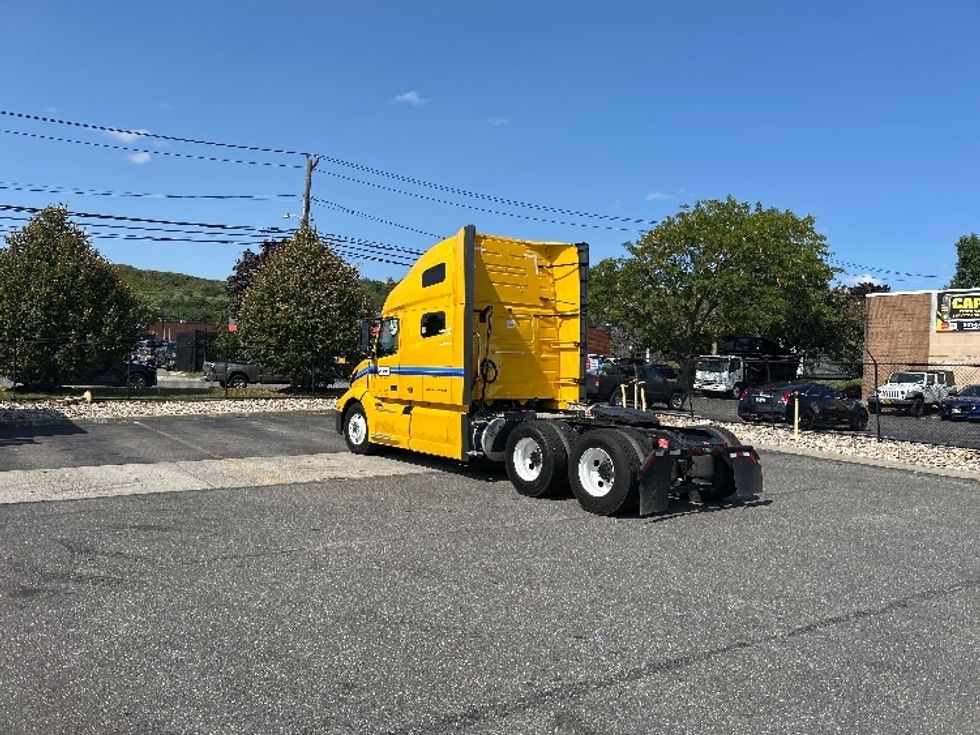 Sleeper Tractor-Heavy Duty Tractors-Volvo-2022-VNL64760-Montgomery-NY-260,738\n\t\tmiles-$ 89,250 - Image 5