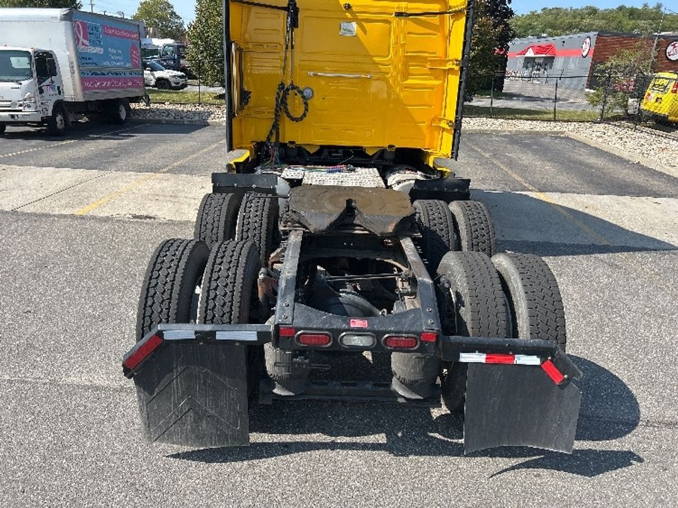 Sleeper Tractor-Heavy Duty Tractors-Volvo-2022-VNL64760-Montgomery-NY-260,738\n\t\tmiles-$ 89,250 - Image 6