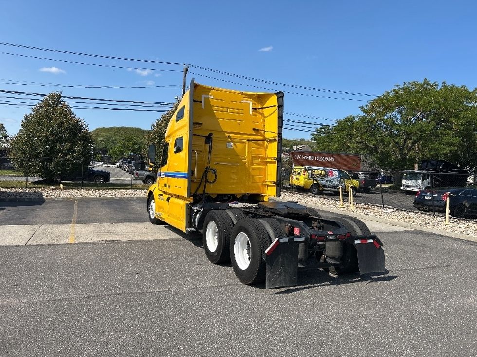 Sleeper Tractor-Heavy Duty Tractors-Volvo-2022-VNL64760-Montgomery-NY-260,738\n\t\tmiles-$ 89,250 - Image 7