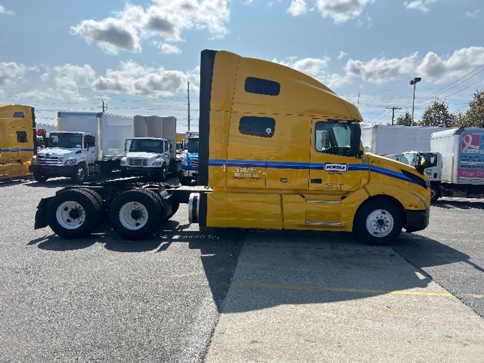 Sleeper Tractor-Heavy Duty Tractors-Volvo-2022-VNL64760-Montgomery-NY-260,738\n\t\tmiles-$ 89,250 - Image 8