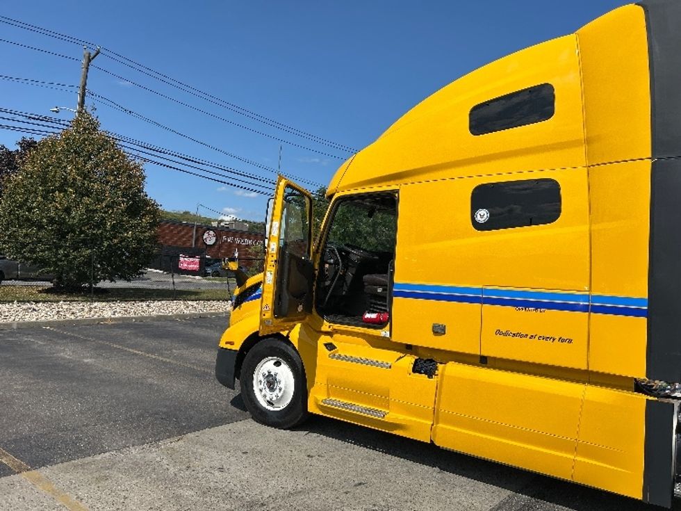 Sleeper Tractor-Heavy Duty Tractors-Volvo-2022-VNL64760-Montgomery-NY-260,738\n\t\tmiles-$ 89,250 - Image 9
