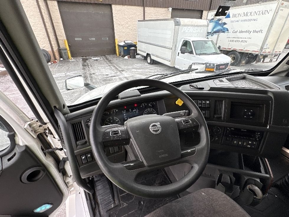 Sleeper Tractor-Heavy Duty Tractors-Volvo-2022-VNL64760-Montgomery-NY-498,020\n\t\tmiles-$ 68,500 - Image 11
