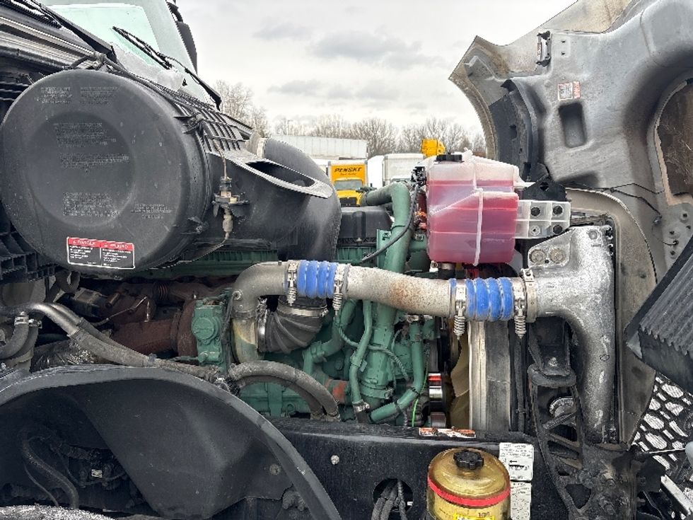 Sleeper Tractor-Heavy Duty Tractors-Volvo-2022-VNL64760-Montgomery-NY-498,020\n\t\tmiles-$ 68,500 - Image 20