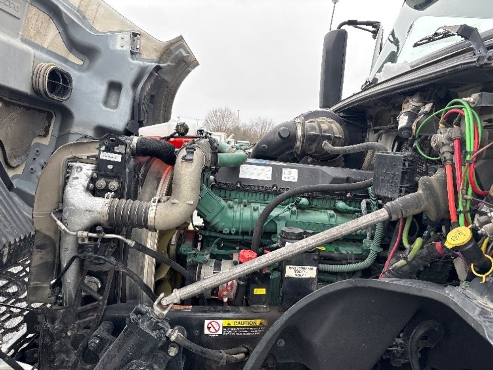 Sleeper Tractor-Heavy Duty Tractors-Volvo-2022-VNL64760-Montgomery-NY-498,020\n\t\tmiles-$ 68,500 - Image 21