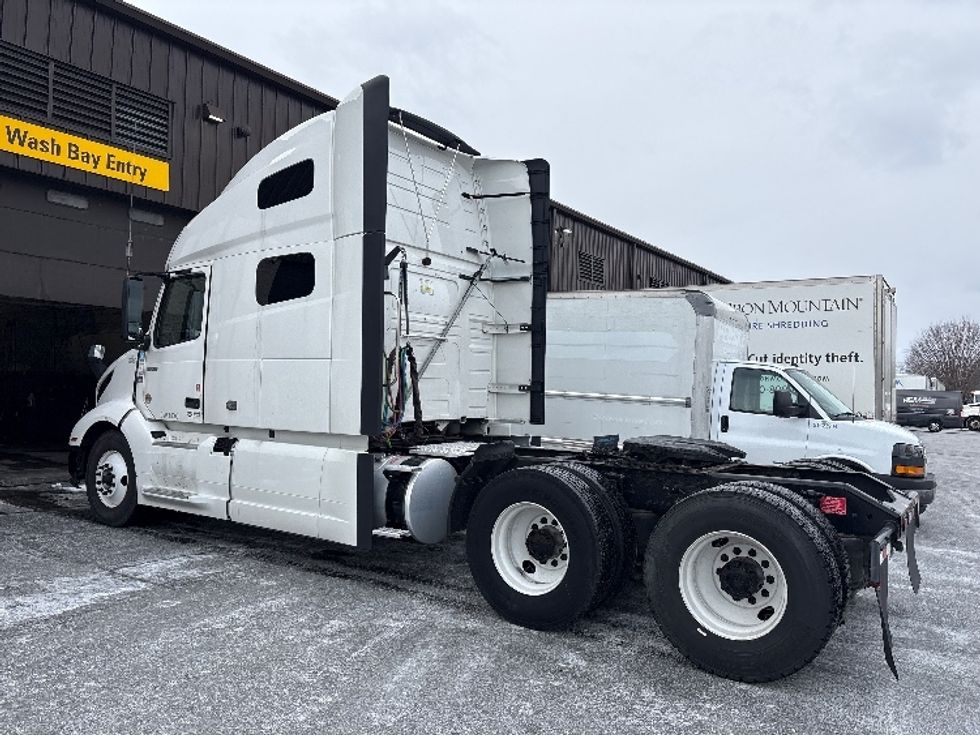 Sleeper Tractor-Heavy Duty Tractors-Volvo-2022-VNL64760-Montgomery-NY-498,020\n\t\tmiles-$ 68,500 - Image 5