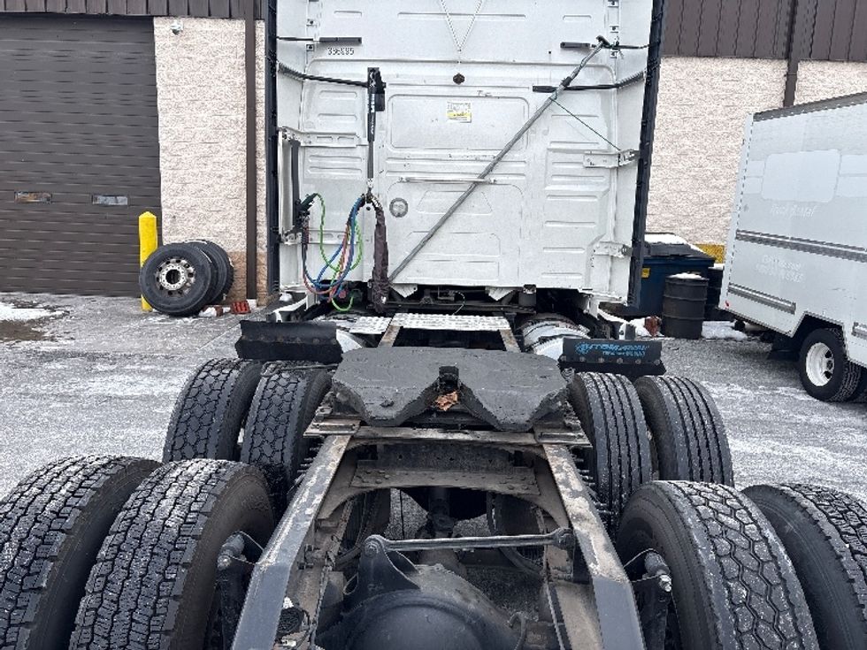 Sleeper Tractor-Heavy Duty Tractors-Volvo-2022-VNL64760-Montgomery-NY-498,020\n\t\tmiles-$ 68,500 - Image 6