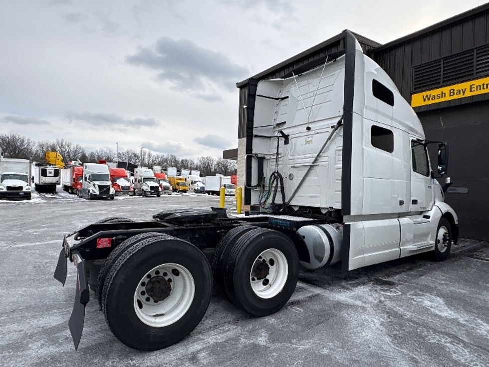 Sleeper Tractor-Heavy Duty Tractors-Volvo-2022-VNL64760-Montgomery-NY-498,020\n\t\tmiles-$ 68,500 - Image 7