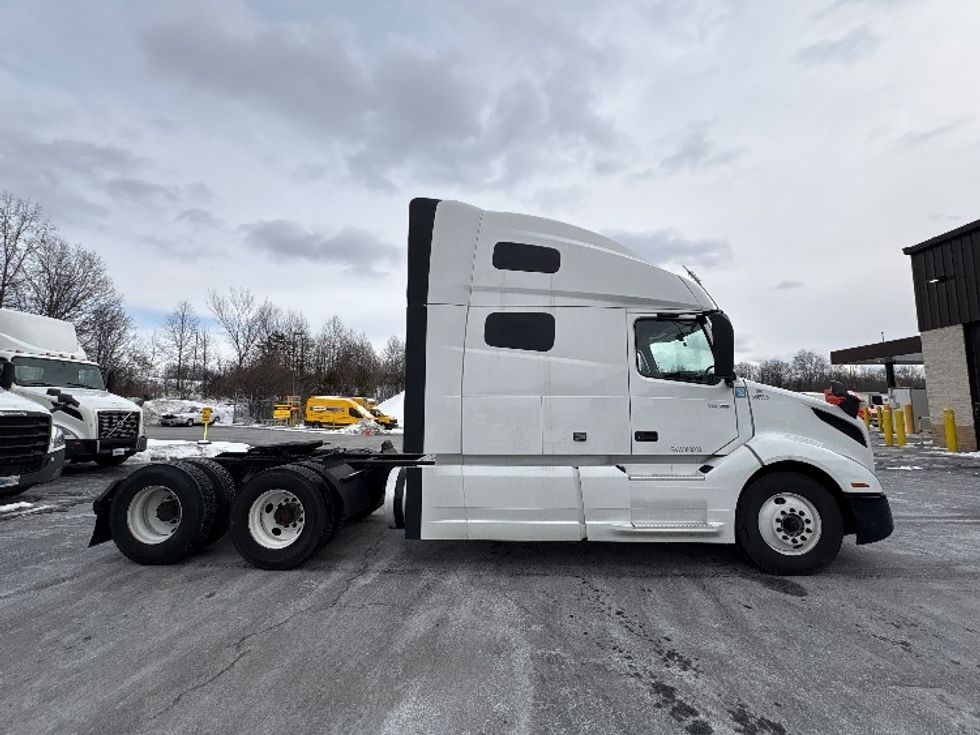 Sleeper Tractor-Heavy Duty Tractors-Volvo-2022-VNL64760-Montgomery-NY-498,020\n\t\tmiles-$ 68,500 - Image 8